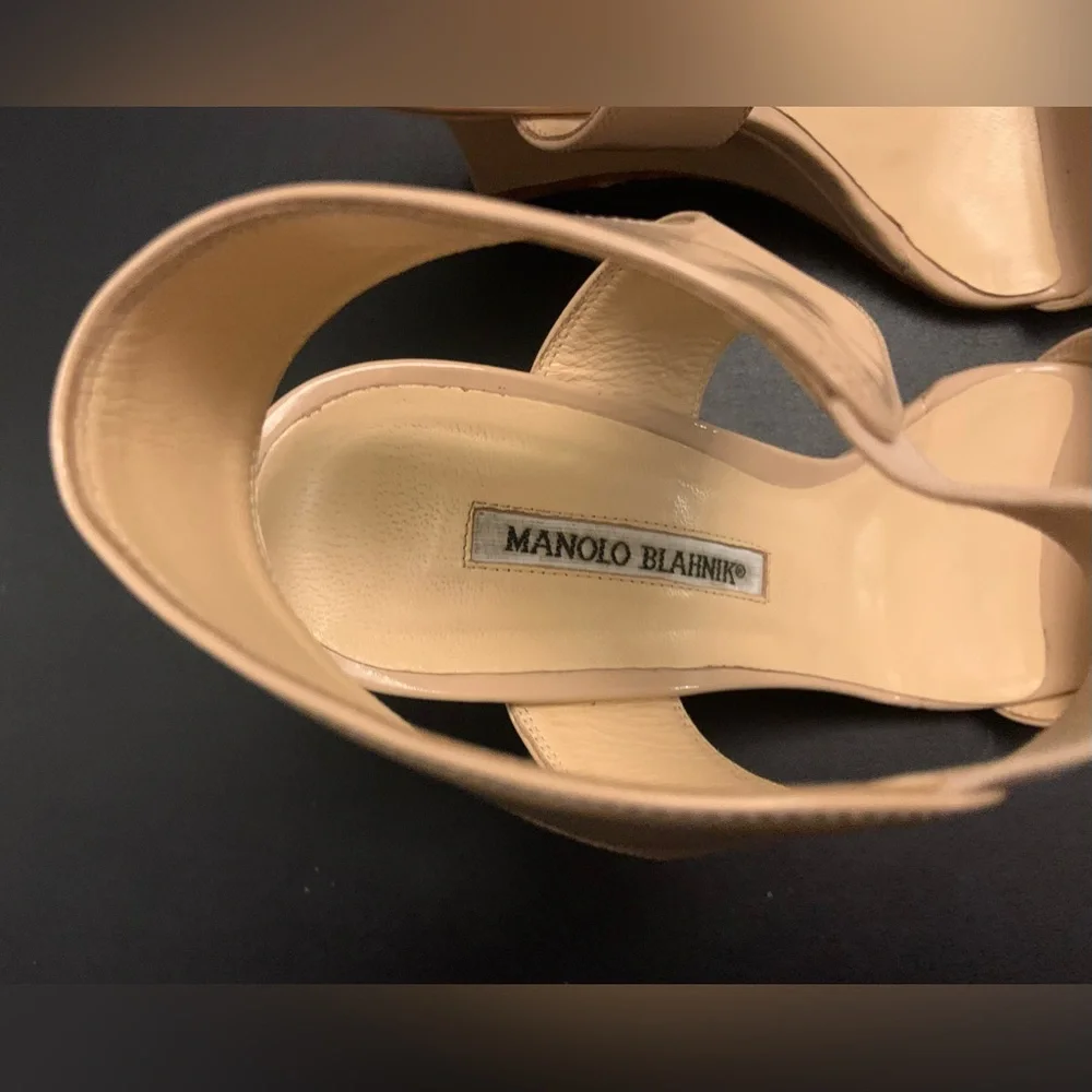 VGUC size 9/40 Manolo Blahnik Wedges - Picture 5 of 6